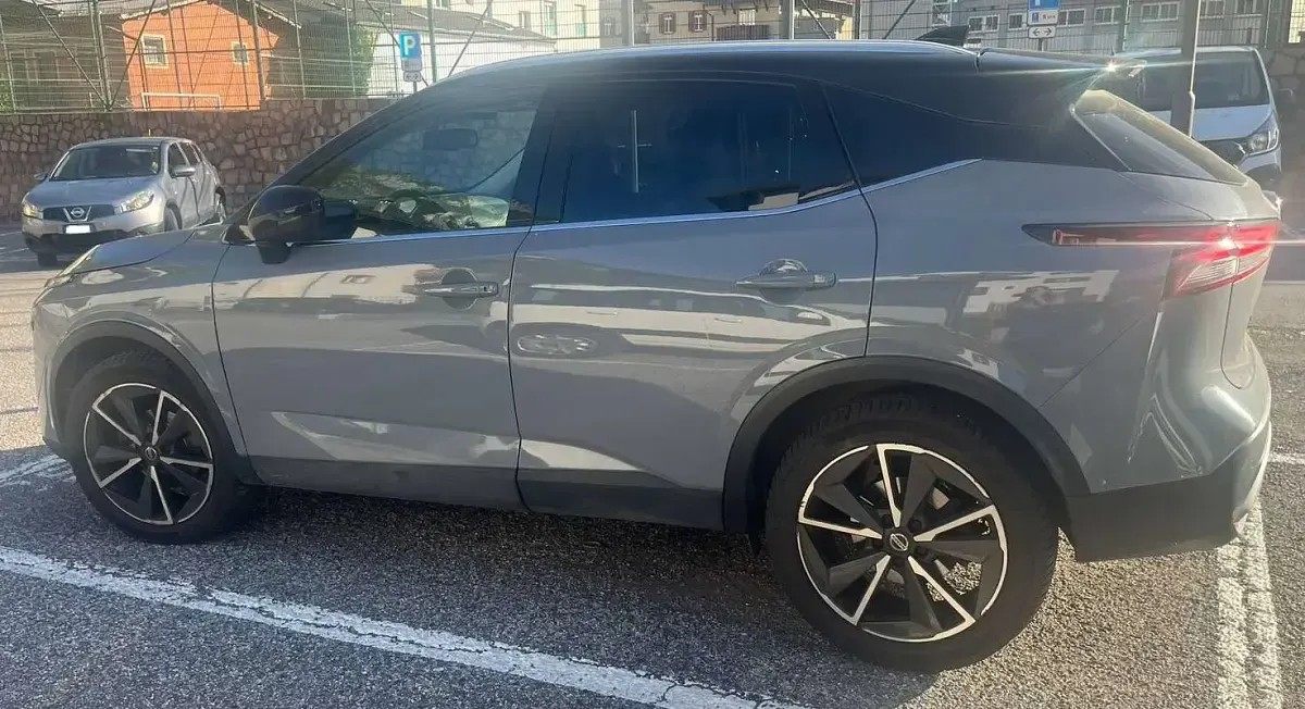 Usata Nissan Qashqai Acenta Premium 140 CV (102 kW) 2022 Grigio SUV