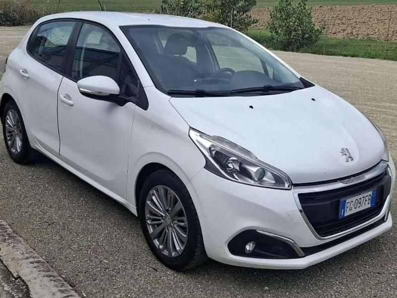 Bianco Usata 2017 Peugeot 208 Allure Due volumi | 8000 € (Buon prezzo) - Immagine 1/4