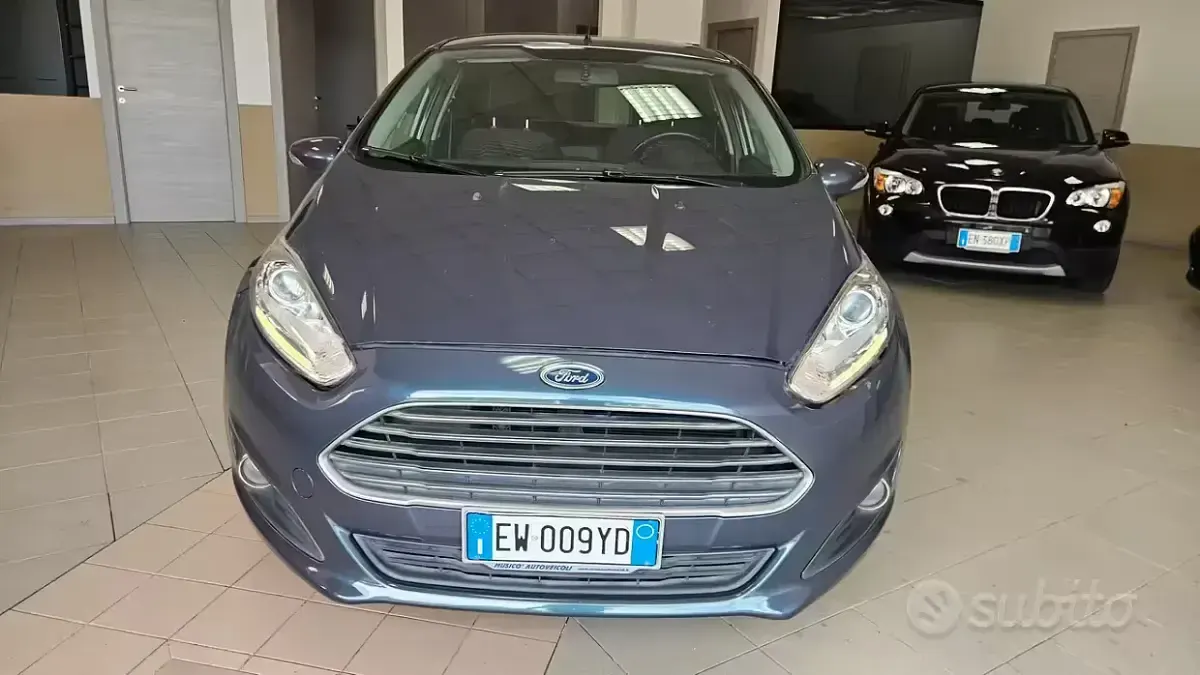 Usata Ford Fiesta Titanium 75 CV (55 kW) 2014 Blu Utilitaria