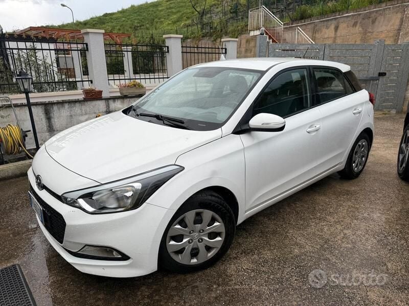 Usata 2017 Hyundai i20 Classic Due volumi | 8000 € (Ottimo prezzo) - Immagine 1/4