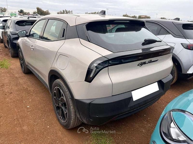 Usata Alfa Romeo Junior 61 kW (84 CV) 2025 Avorio galleria SUV