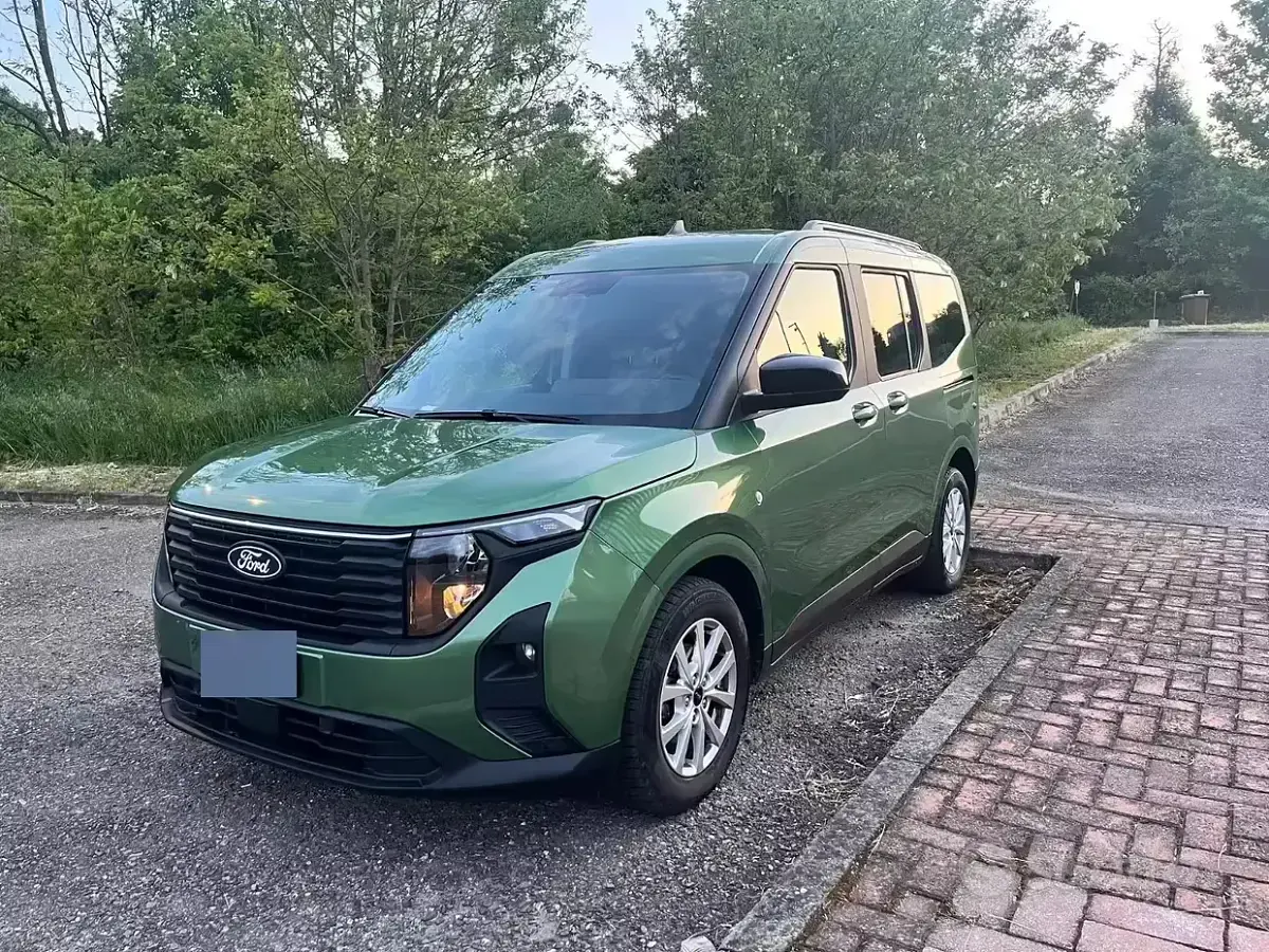 Usata Ford Tourneo Courier 125 CV (91 kW) 2024 Verde Monovolume