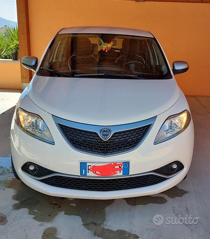 Usata Lancia Ypsilon 95 CV (69 kW) 2016 Bianco Utilitaria