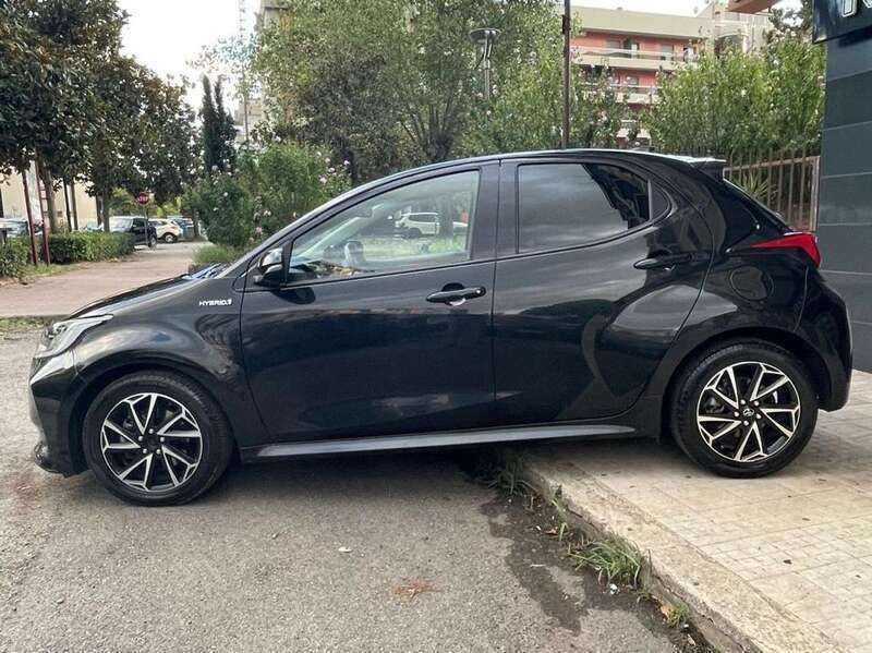 Usata Toyota Yaris Hybrid Trend 92 CV (67 kW) 2021 Nero Berlina