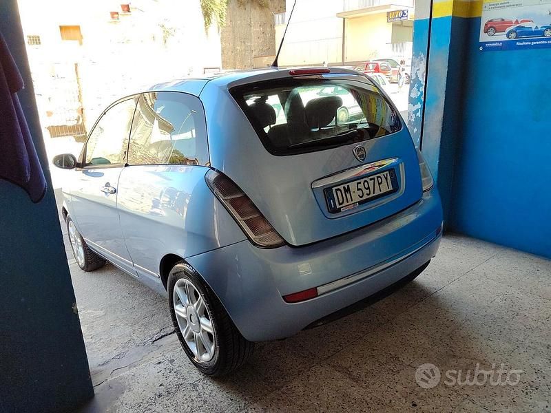 Usata Lancia Ypsilon 75 CV (55 kW) 2008 Blu Utilitaria