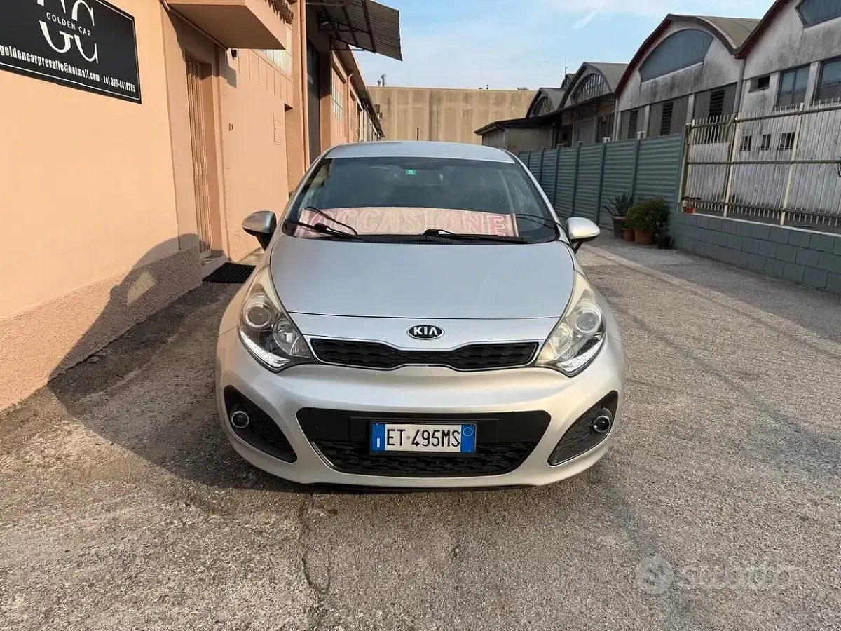 Usata Kia Rio Active 90 CV (66 kW) 2013 Grigio Berlina