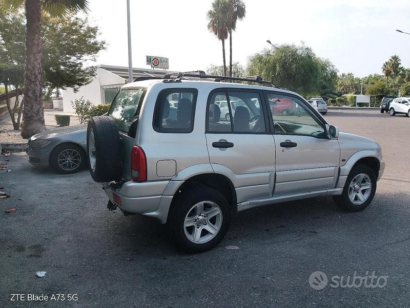 Usata Suzuki Grand Vitara 128 CV (94 kW) 2004 Grigio SUV