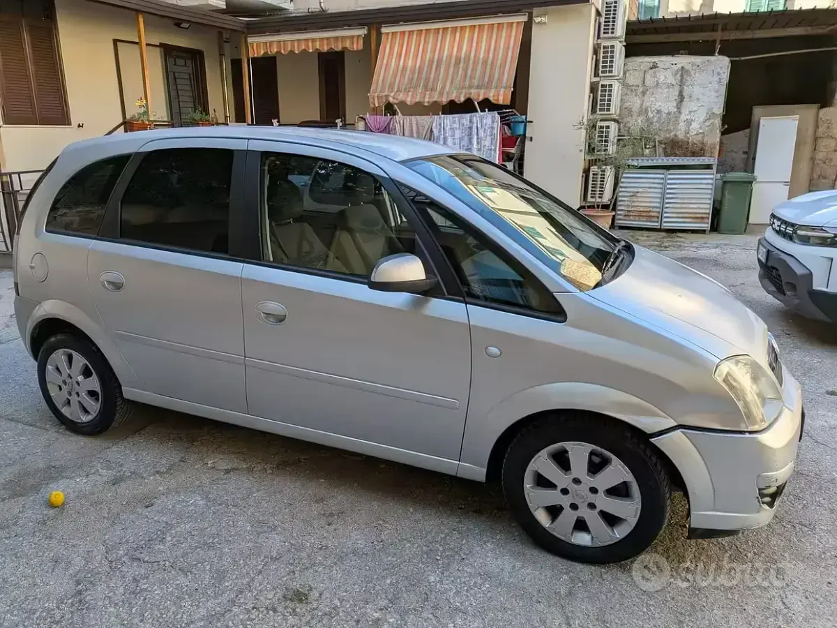 Usata Opel Meriva 101 CV (74 kW) 2007 Grigio Monovolume