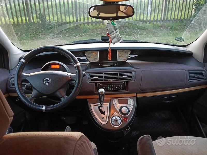 Usata Lancia Phedra 170 CV (125 kW) 2009 Giallo Monovolume