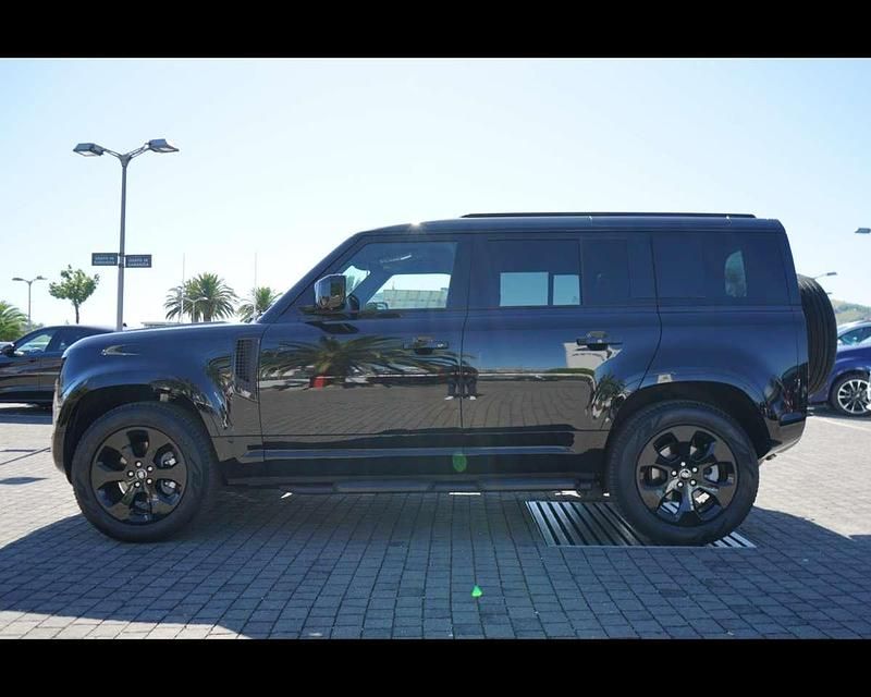 Usata Land Rover Defender SE Dynamic 200 CV (147 kW) 2025 Santorini black [1ag] SUV