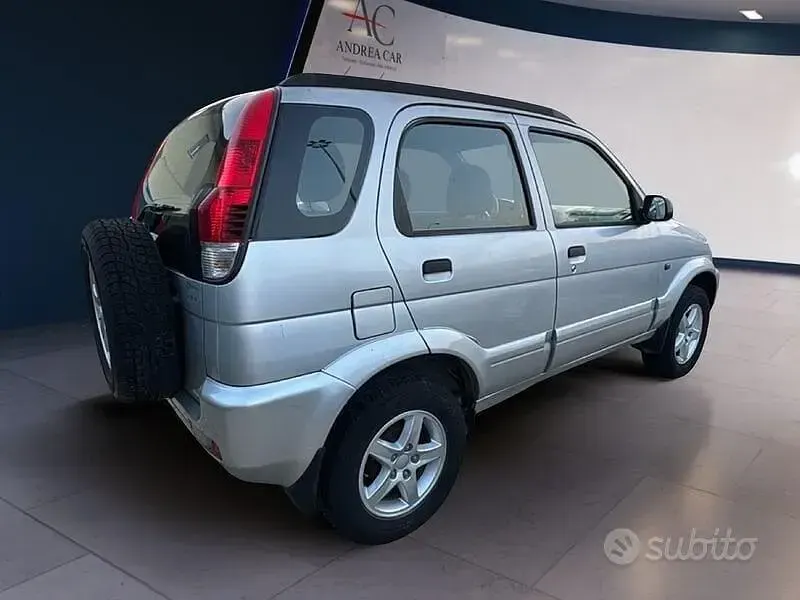 Usata Daihatsu Terios 85 CV (62 kW) 2004 Grigio SUV