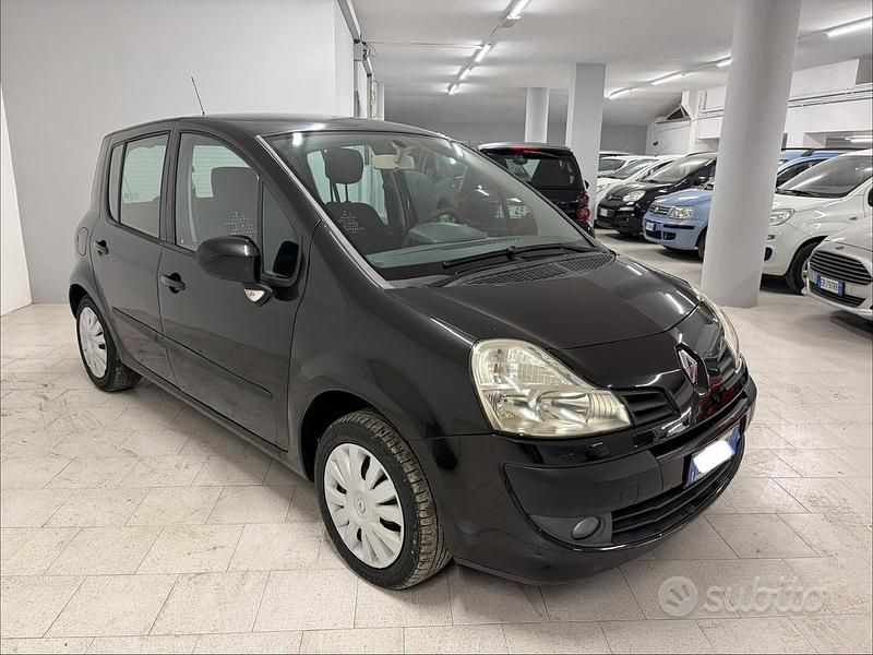 Usata Renault Modus 75 CV (55 kW) 2012 Nero Monovolume
