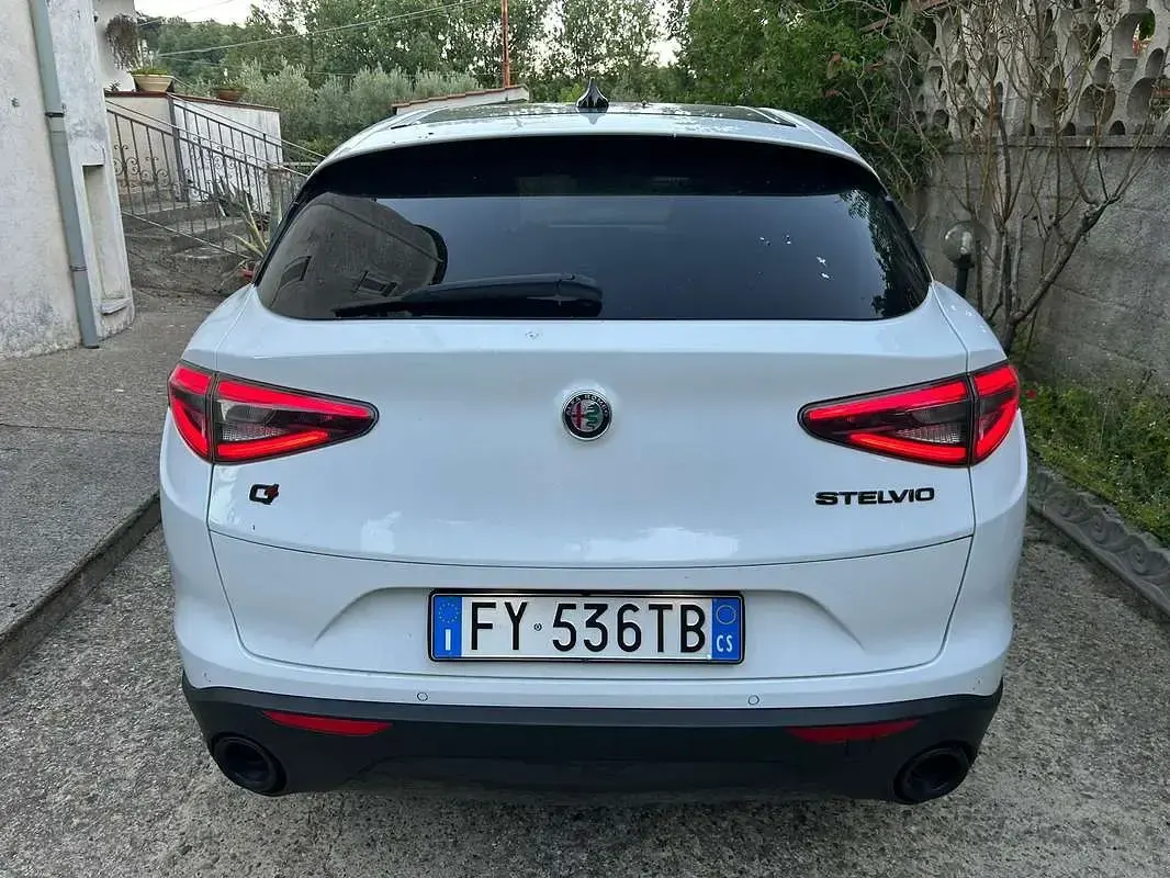 Usata Alfa Romeo Stelvio Ti 209 CV (153 kW) 2019 Bianco SUV