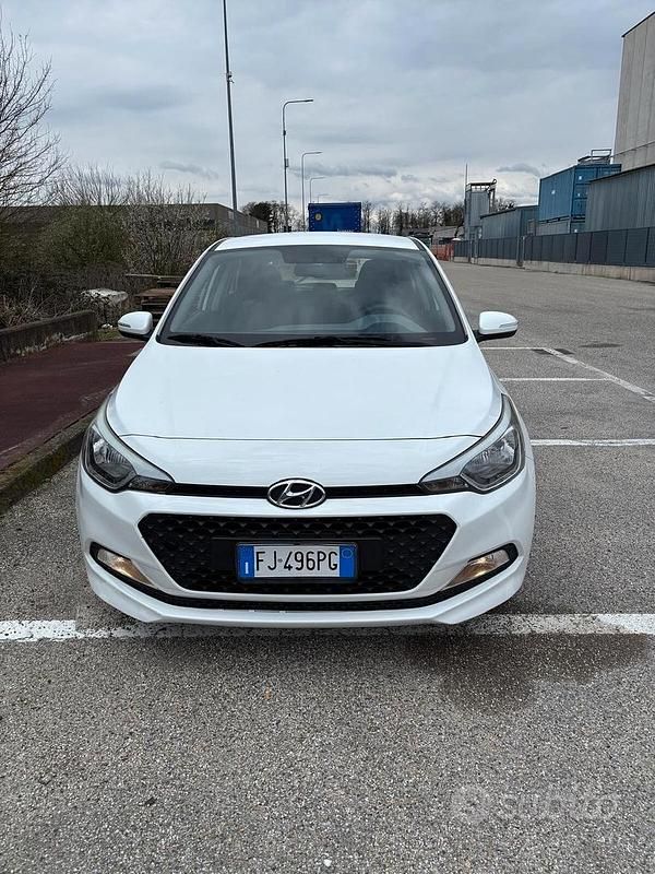 Usata Hyundai i20 Comfort 84 CV (61 kW) 2017 Bianco Berlina