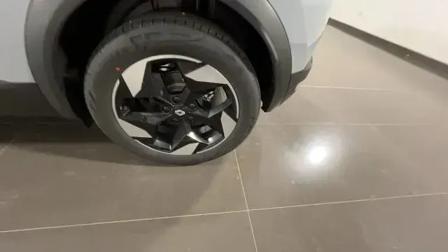 Nuova Renault Captur Techno 101 CV (74 kW) 2025 Grigio SUV