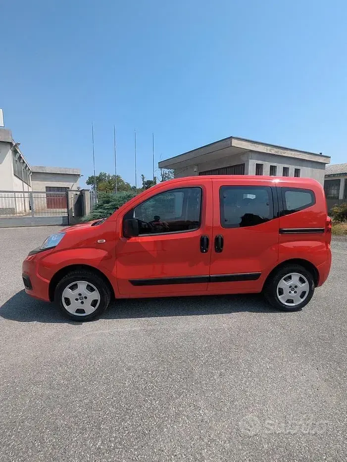 Usata Fiat Qubo Trekking 70 CV (51 kW) 2017 Rosso Monovolume