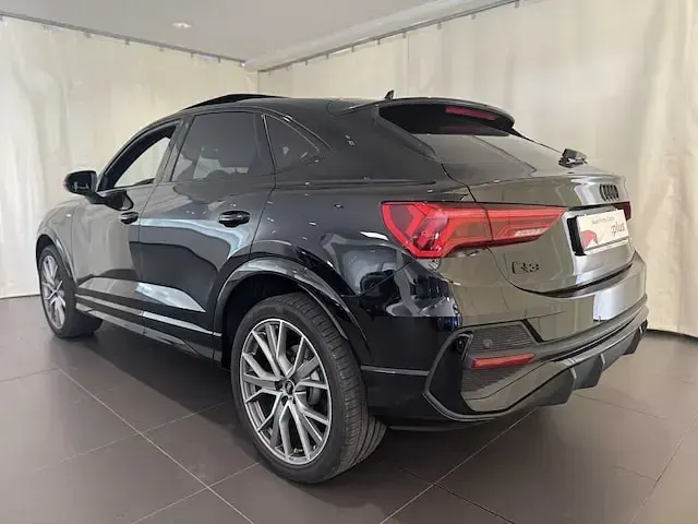 Usata Audi Q3 Sportback Comfort 150 CV (110 kW) 2024 Nero mythos metallizzato SUV