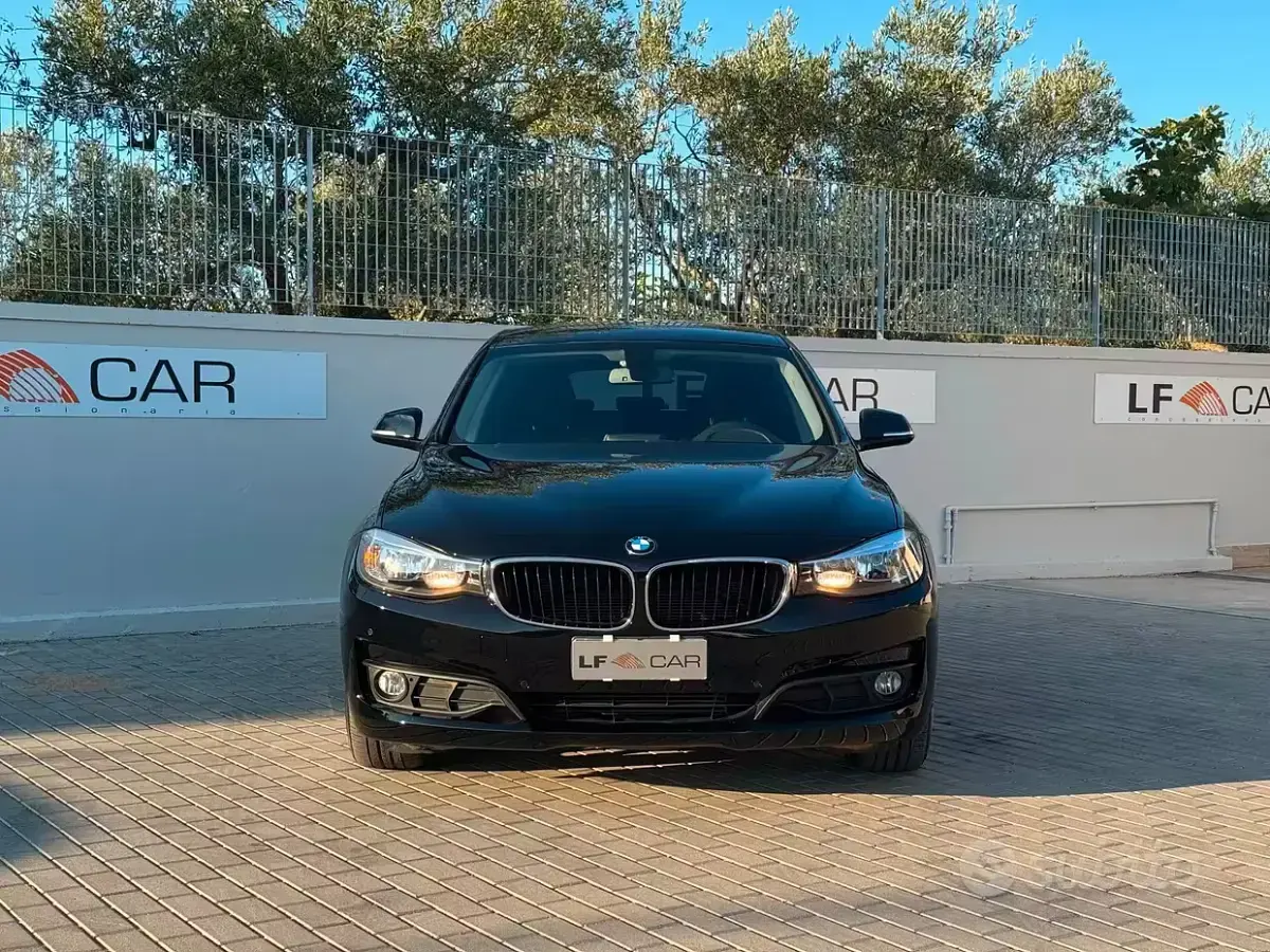 Usata BMW 318 Advantage 150 CV (110 kW) 2016 Nero Berlina