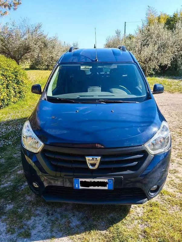 Usata Dacia Dokker 102 CV (75 kW) 2017 Blu Monovolume