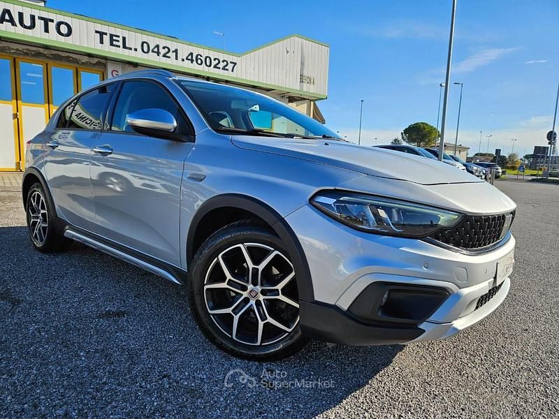 Usata Fiat Tipo Cross 101 CV (74 kW) 2021 Argento Berlina