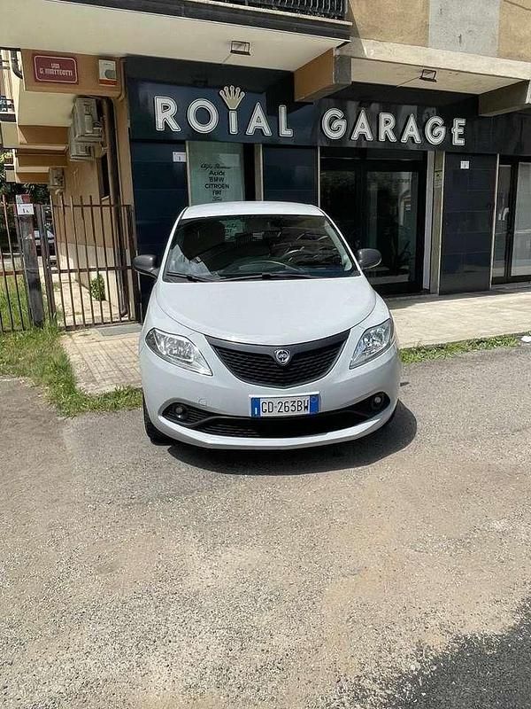 Grigio Usata 2020 Lancia Ypsilon Silver Due volumi | 11.800 € (Cara) - Immagine 1/4