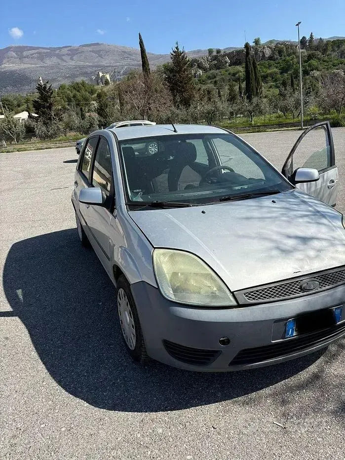 Usata Ford Fiesta 2005 Grigio Utilitaria