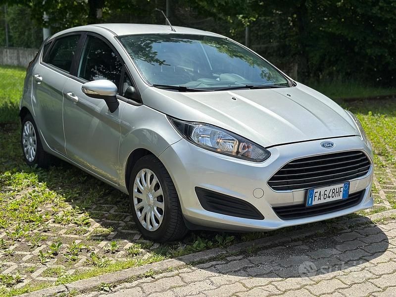 Usata Ford Fiesta 75 CV (55 kW) 2015 Grigio Utilitaria