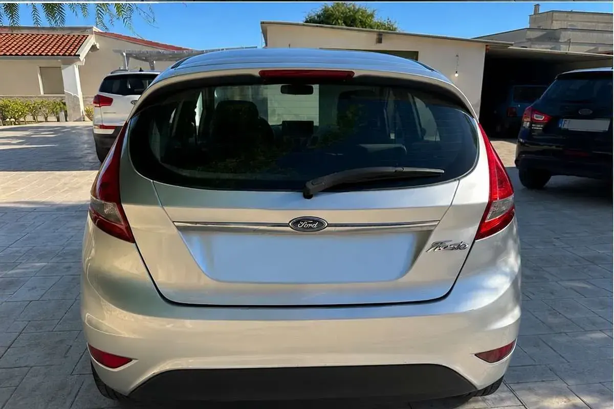 Usata Ford Fiesta 60 CV (44 kW) 2011 Berlina