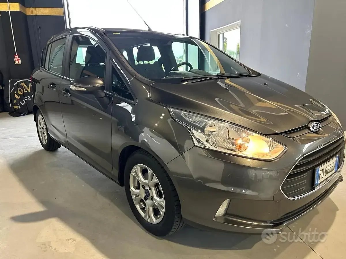 Usado Ford B-MAX Titanium 90 CV (66 kW) 2016 Gris Monovolumen