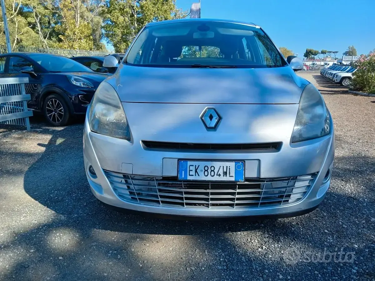 Usata Renault Grand Scénic Dynamique 130 CV (95 kW) 2011 Grigio Monovolume