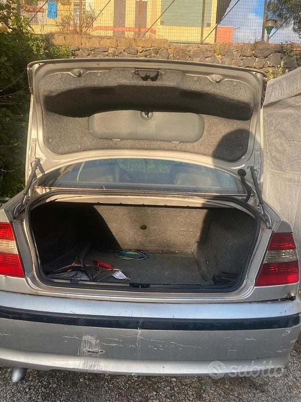 Usata BMW 2002 150 CV (110 kW) 2002 Grigio Berlina