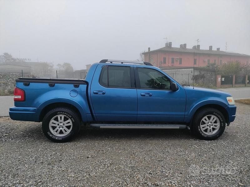 Usata Ford Explorer 203 CV (149 kW) 2010 Blu SUV