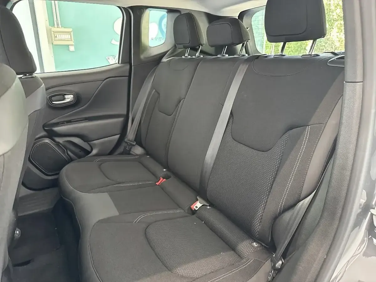 Usata Jeep Renegade Altitude 131 CV (96 kW) 2024 Grigio SUV
