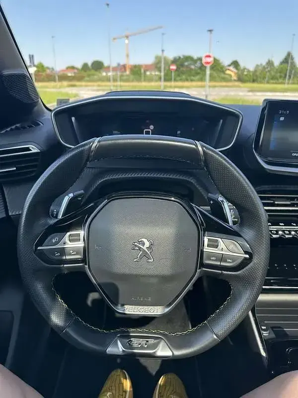Usata Peugeot 208 GT 101 CV (74 kW) 2022 Grigio Utilitaria