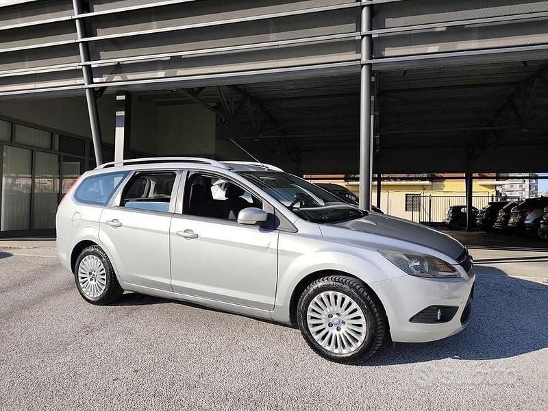 Usata Ford Focus 90 CV (66 kW) 2010 Grigio Station wagon