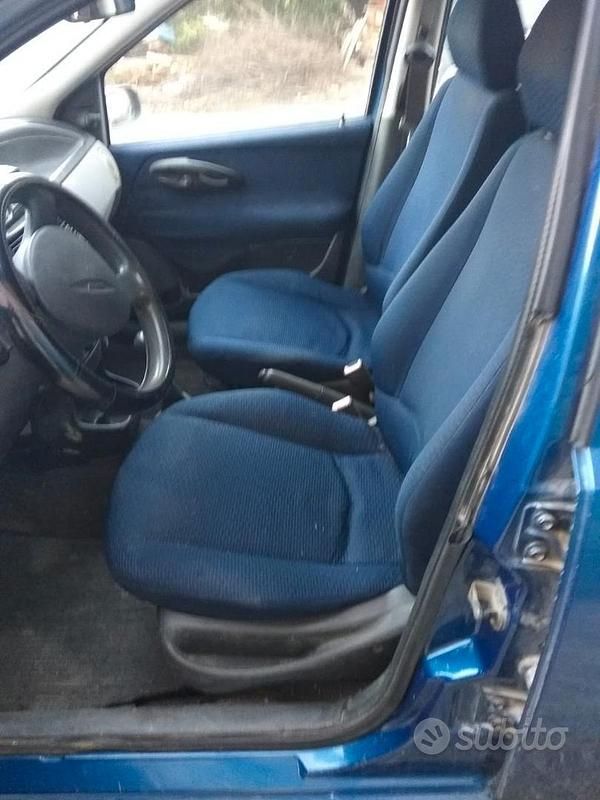 Occasion Fiat Punto 60 ch (44 kW) 2000 Bleue Citadine