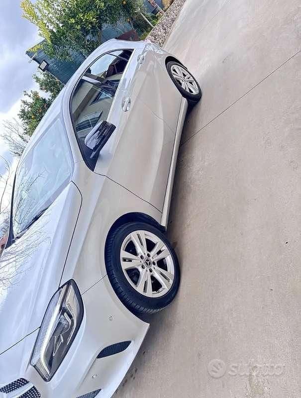 Usata Mercedes A180 Premium 109 CV (80 kW) 2018 Argento Berlina