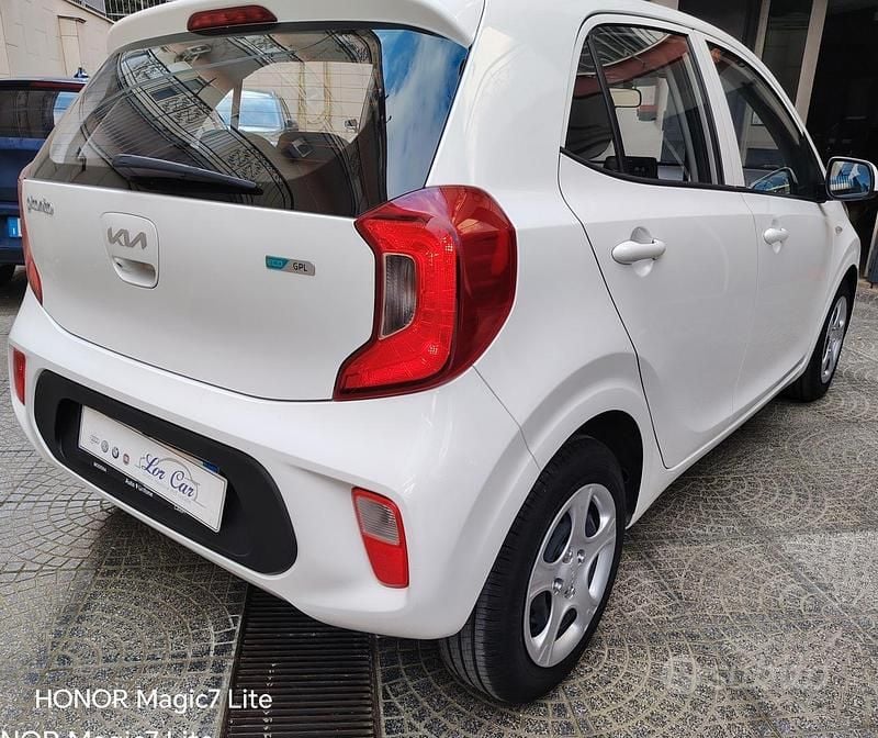 Usata Kia Picanto X-Line 65 CV (47 kW) 2021 Bianco Utilitaria