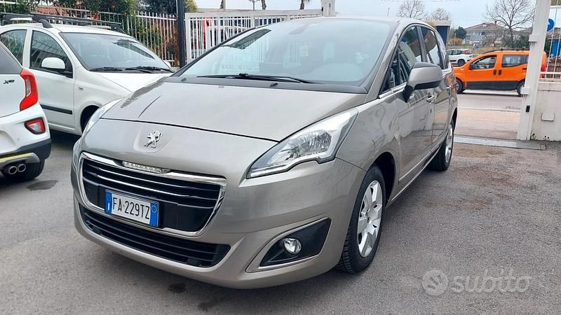 Usata Peugeot 5008 Allure 120 CV (88 kW) 2015 Marrone Monovolume