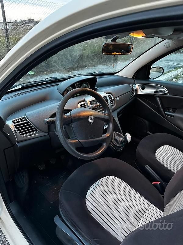 Usata Lancia Ypsilon 80 CV (58 kW) 2008 Giallo Utilitaria