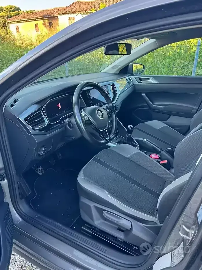 Usata VW Polo R-line 95 CV (69 kW) 2018 Grigio Utilitaria