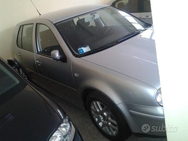 Usata VW Golf IV Highline 115 CV (84 kW) 2000 Grigio Berlina
