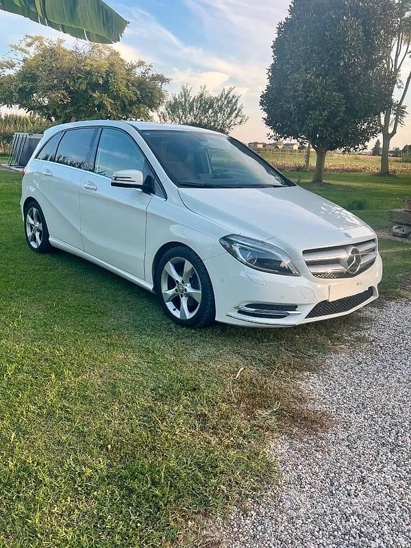 Usata Mercedes B200 Premium 2013 Bianco Monovolume