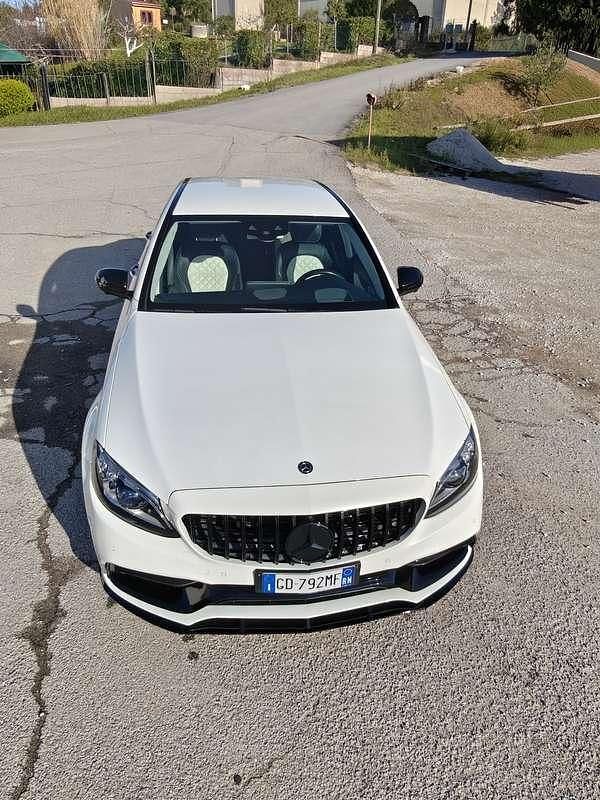 Usata Mercedes C220 AMG line 194 CV (142 kW) 2019 Bianco Berlina