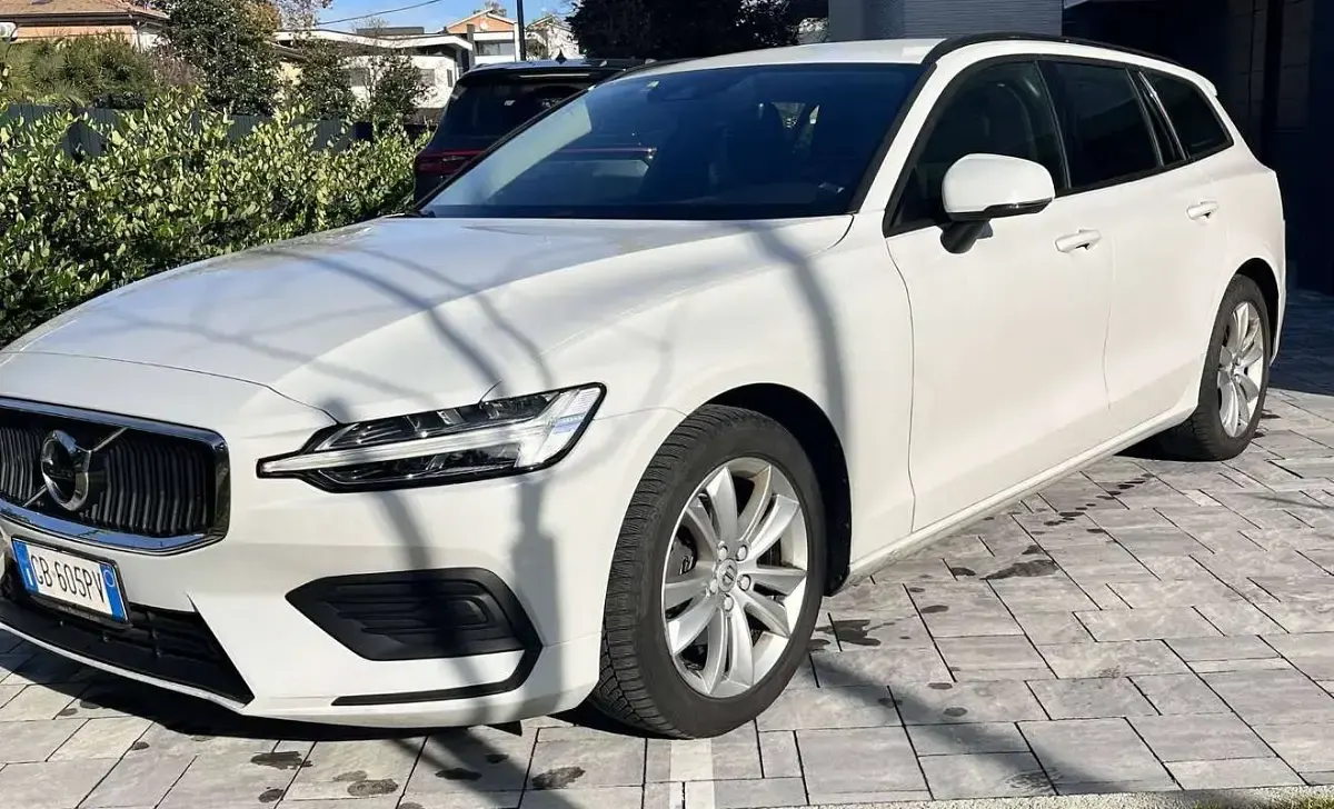 Usata Volvo V60 Business Edition 150 CV (110 kW) 2020 Bianco Station wagon