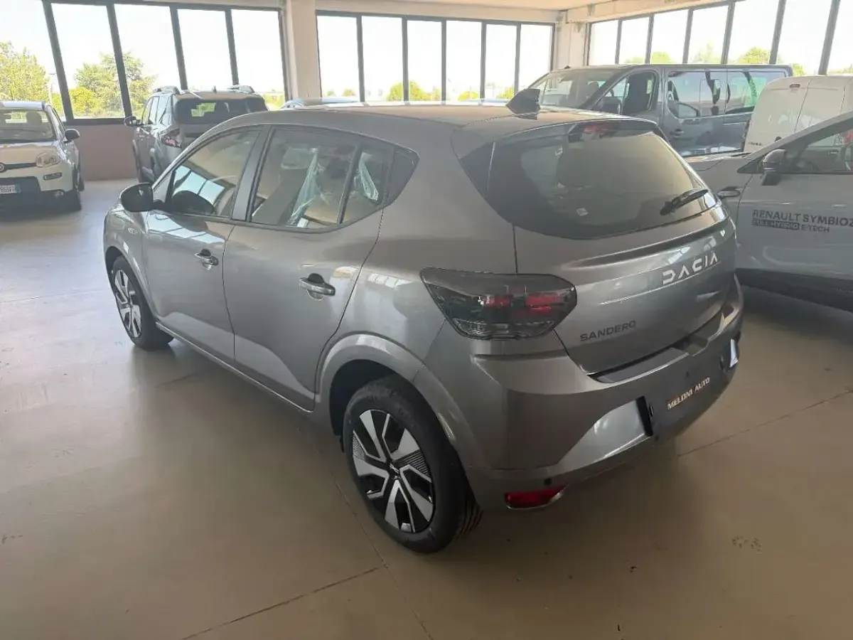 Nuova Dacia Sandero Expression 101 CV (74 kW) 2026 Grigio Berlina