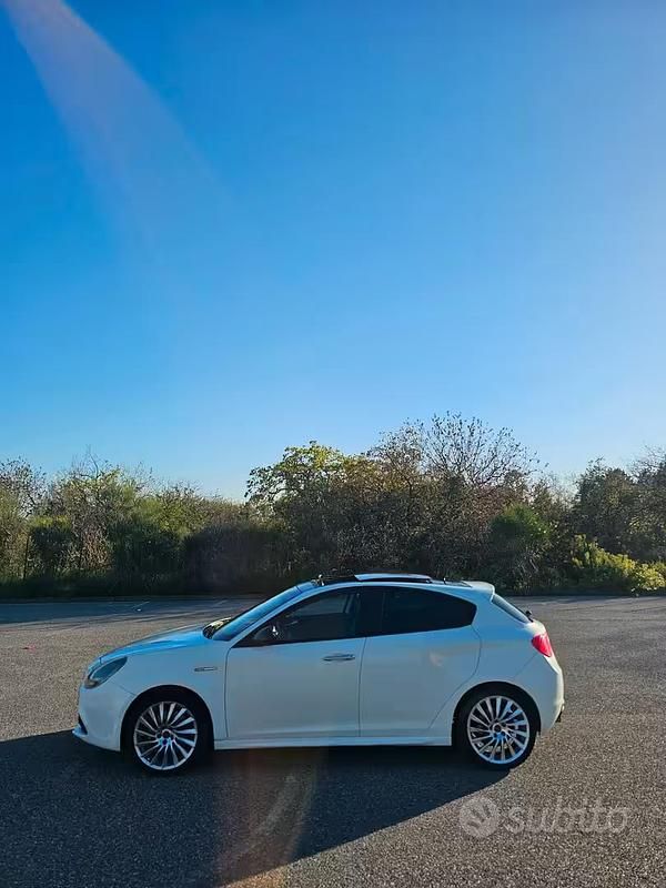 Usata Alfa Romeo Giulietta 170 CV (125 kW) 2011 Bianco Utilitaria
