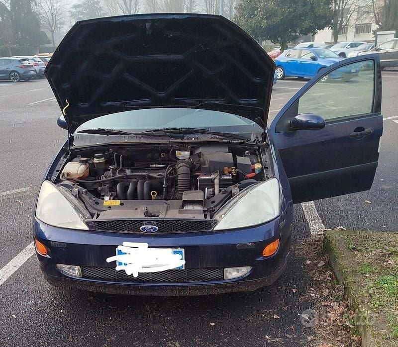 Usata Ford Focus Zetec 2000 Blu Station wagon