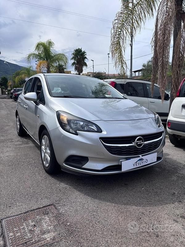 Grigio Usata 2015 Opel Corsa Coupé | 4490 € (Buon prezzo) - Immagine 1/4