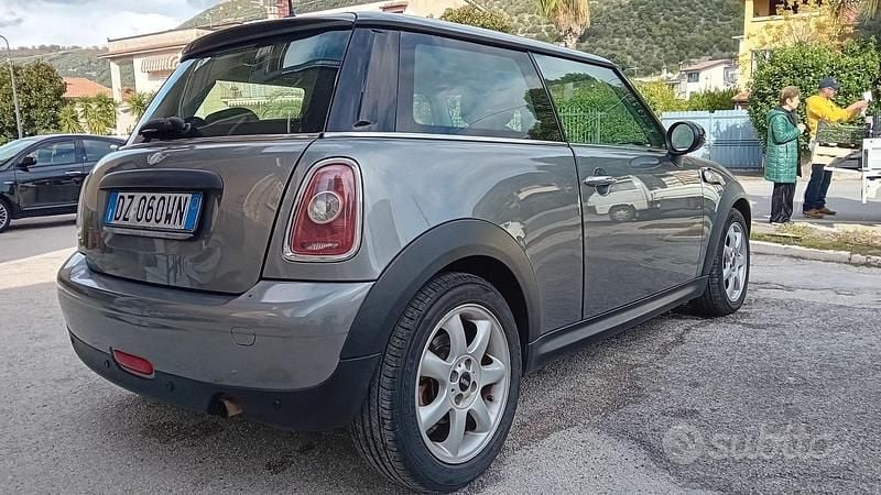 Usata Mini Cooper 75 CV (55 kW) 2010 Grigio Utilitaria